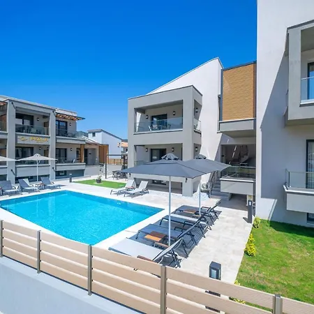 Apartahotel Perla 3*