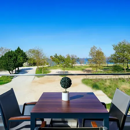 Perla アパートホテル 3*