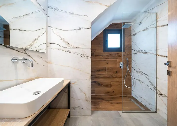 Perla 3* 크리시 아모우디아